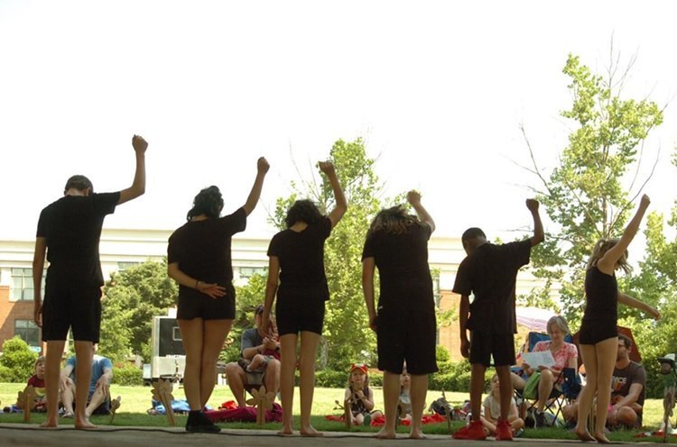 123 Puppetry cast curtain call see the lights 2019