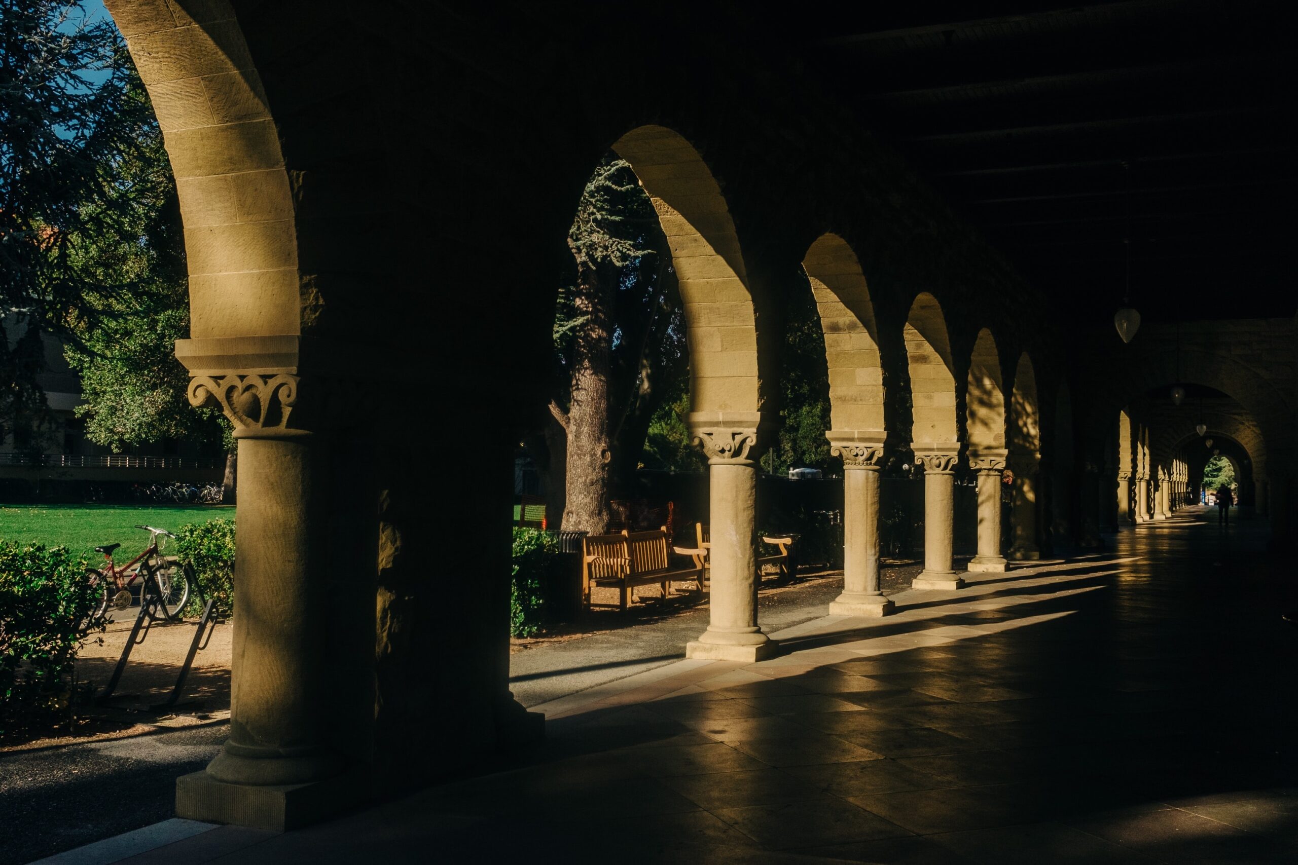 ashim-d-silva-Stanford Arches with shadow-unsplash