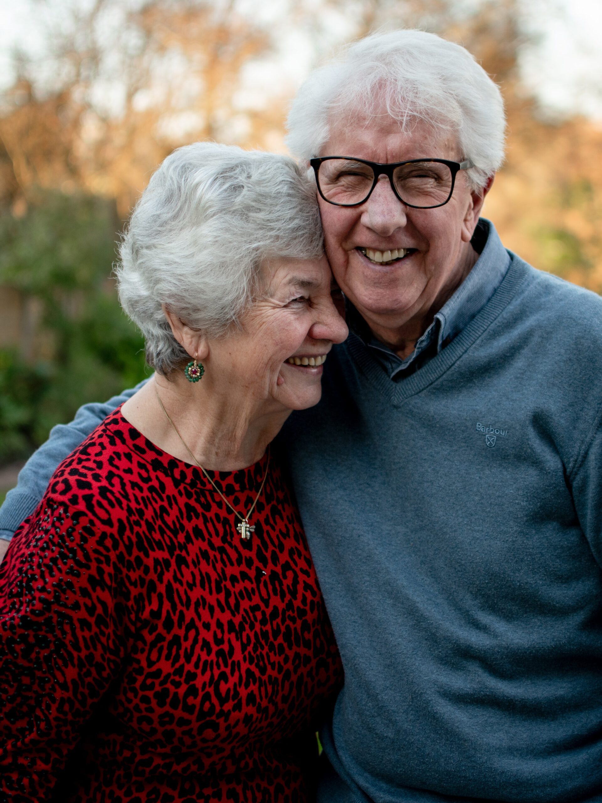 joe-hepburn-older couple embrace-unsplash