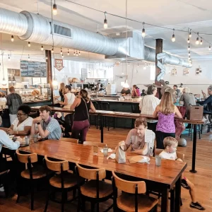 Monuts-Donuts- Interior