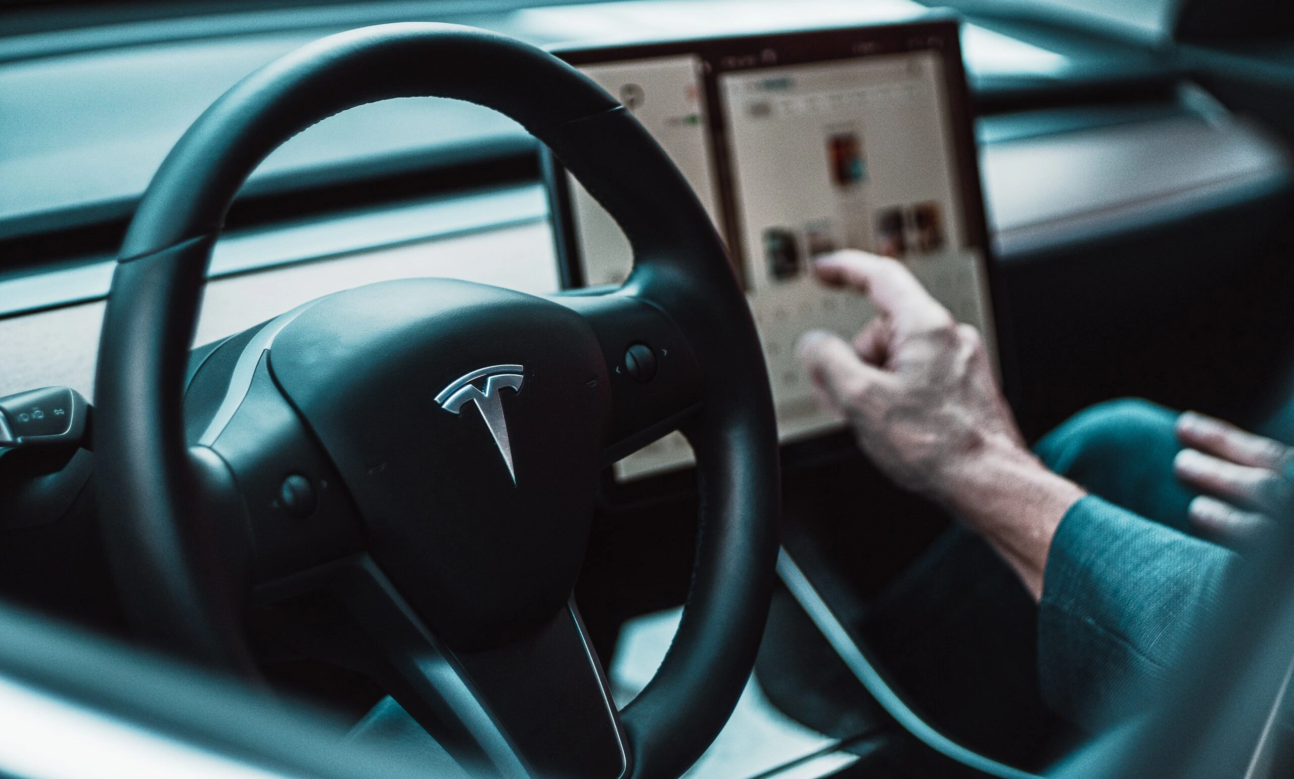 david-von-diemar-Tesla interior Model 3 black steering wheel and Tesla control display-unsplash