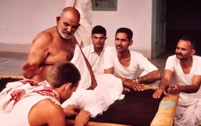 Neem Karoli Baba Love Everyone Now