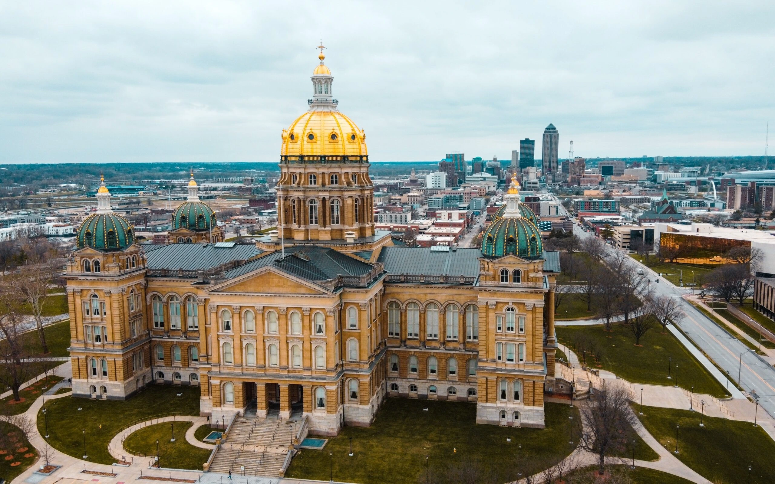 austin-goode-Des Moines Capitol building downtown-unsplash-scaled austin-goode-Des Moines Capitol building downtown-unsplash-scaled