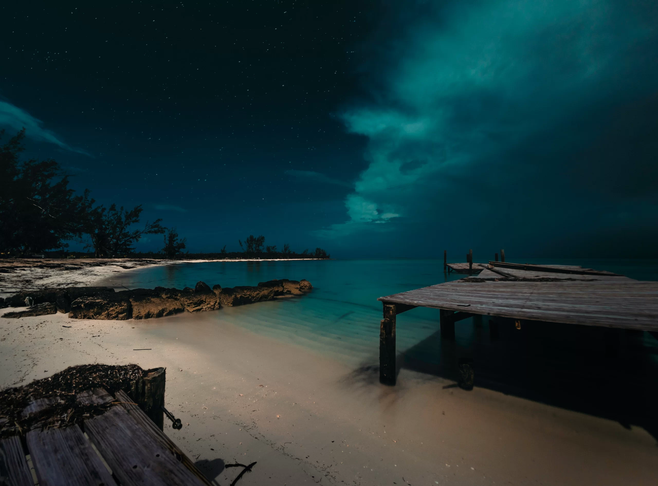 james-zwadlo-Bahamanian beach at night with moonlight and star filled sky, quiet ocean-unsplash james-zwadlo-Bahamanian beach at night with moonlight and star filled sky, quiet ocean-unsplash