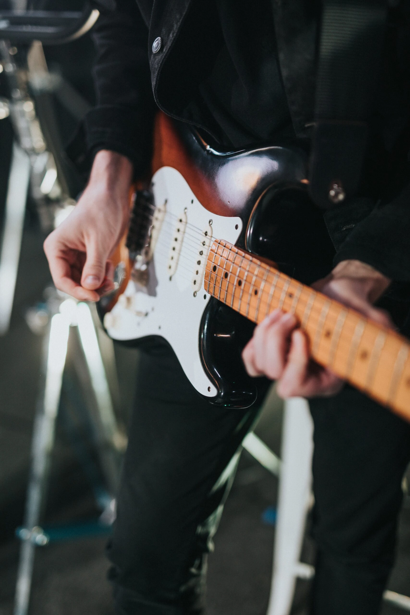 nathan-dumlao-4ZQQ1i0pR9g-unsplash nathan-dumlao-electric guitar-unsplash