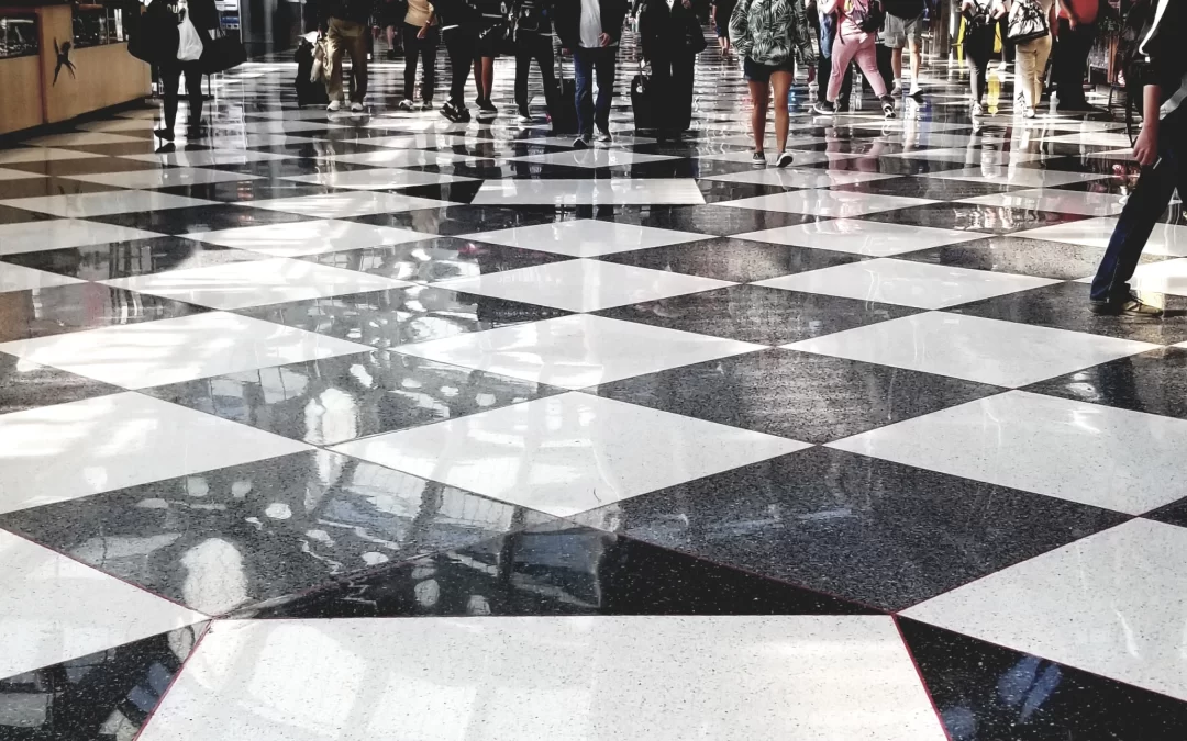 evan-r-S1p_Chiicago Airport customers walking thru International customs -unsplash
