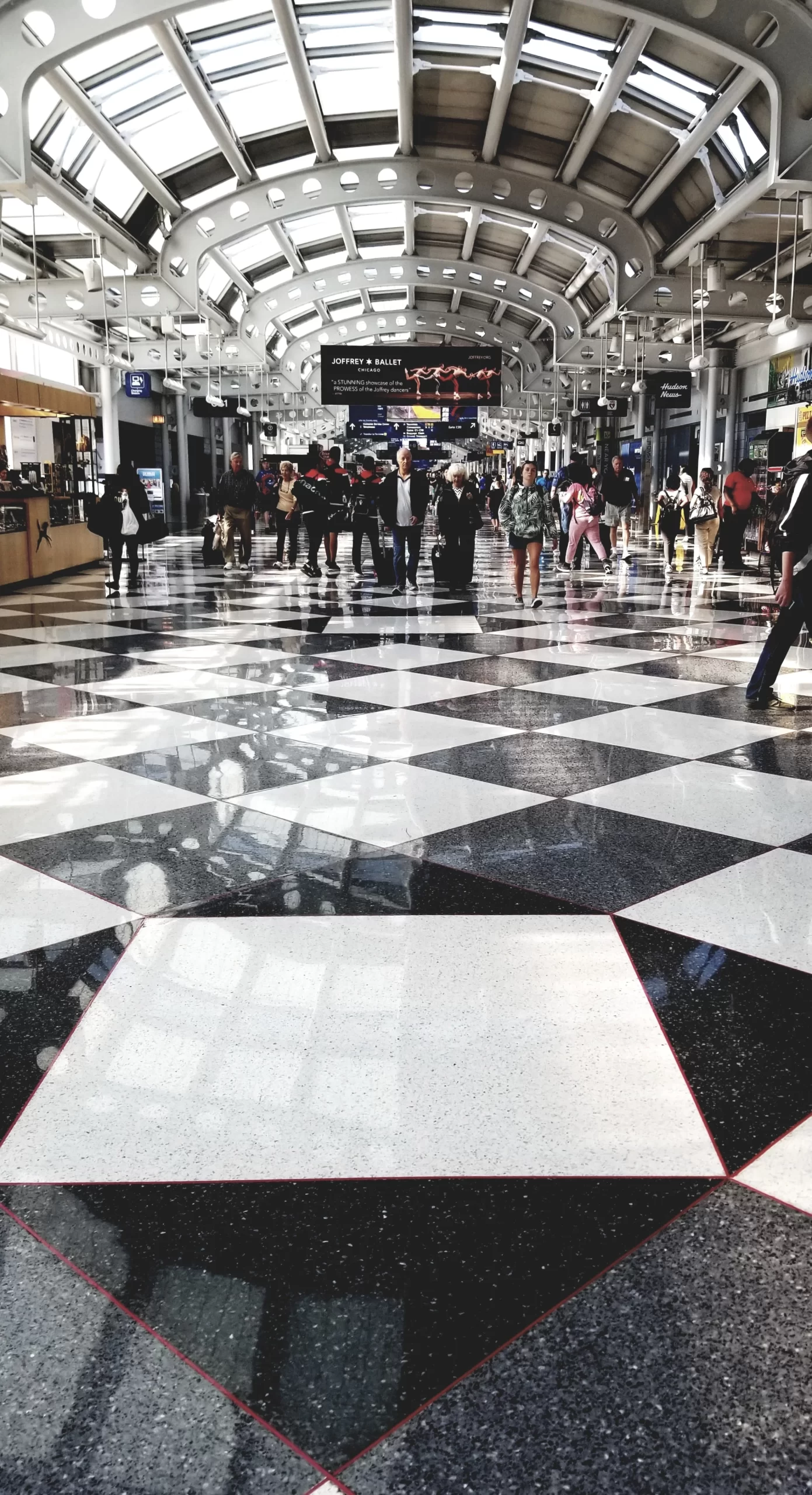 evan-r-S1p_Chiicago Airport customers walking thru International customs -unsplash