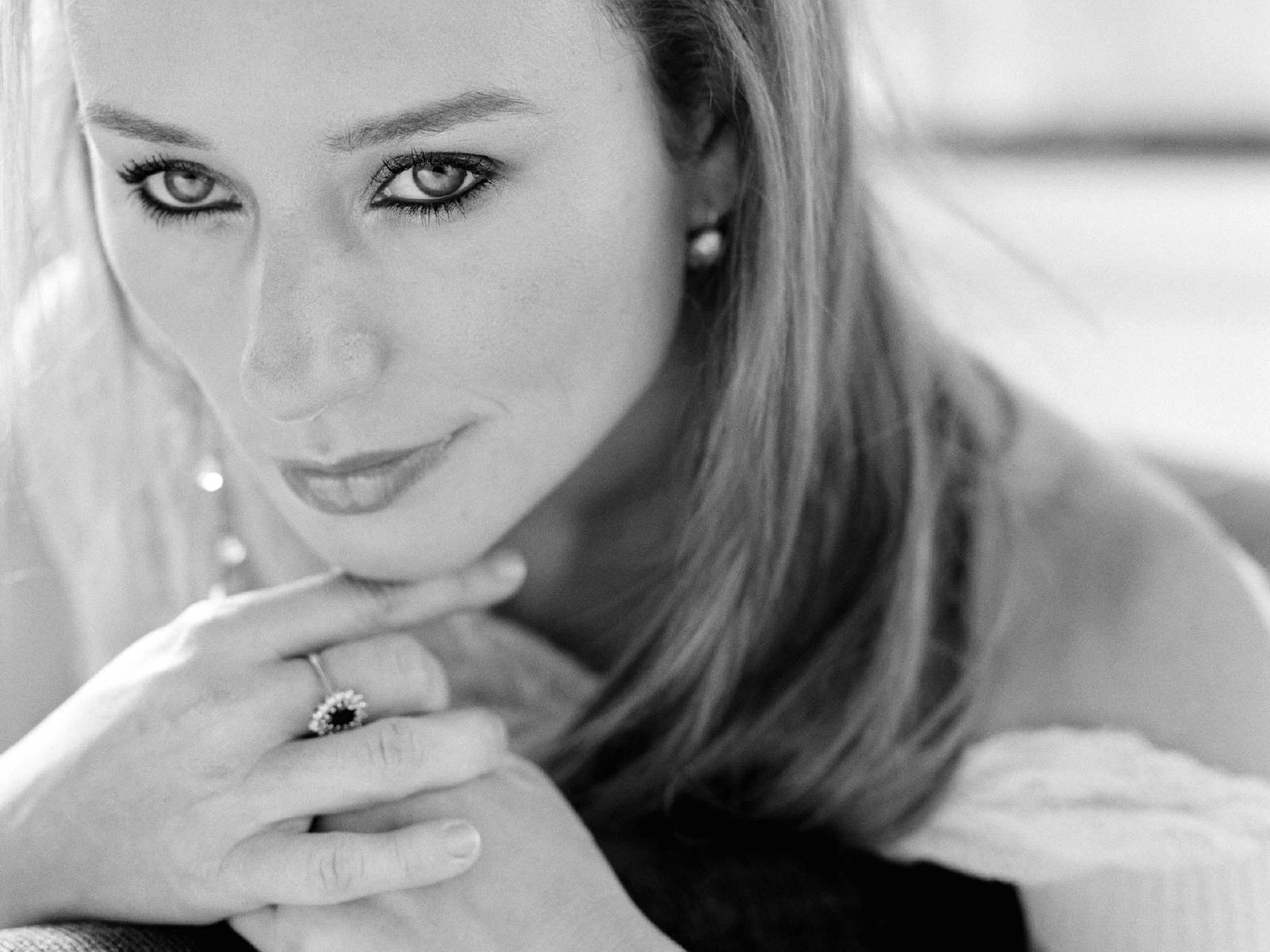 ztori amos bckground