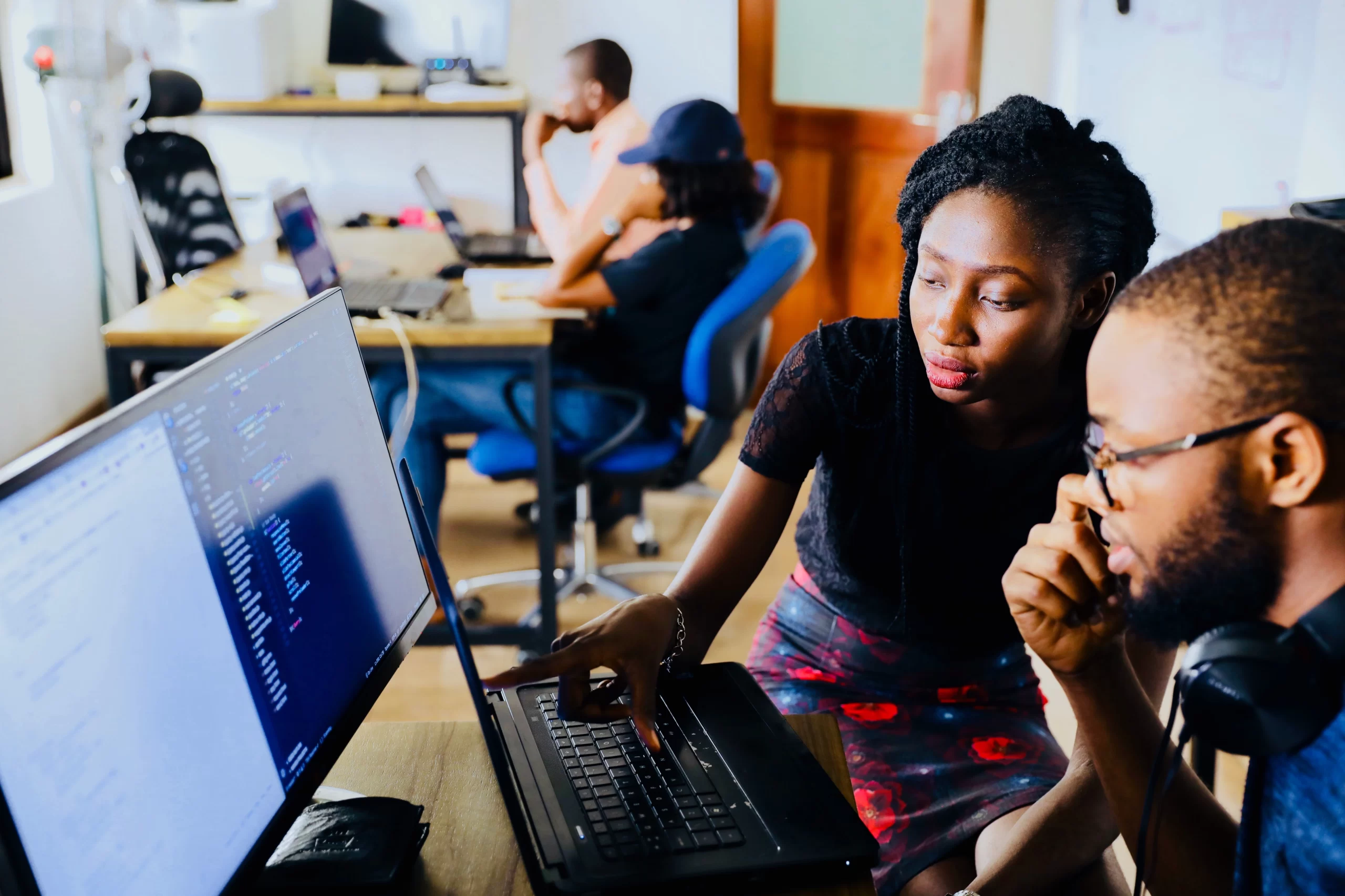 desola-lanre-ologun-Law students studying online together -unsplash