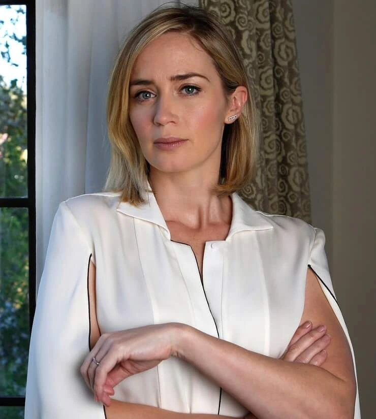 emily-blunt-head shot