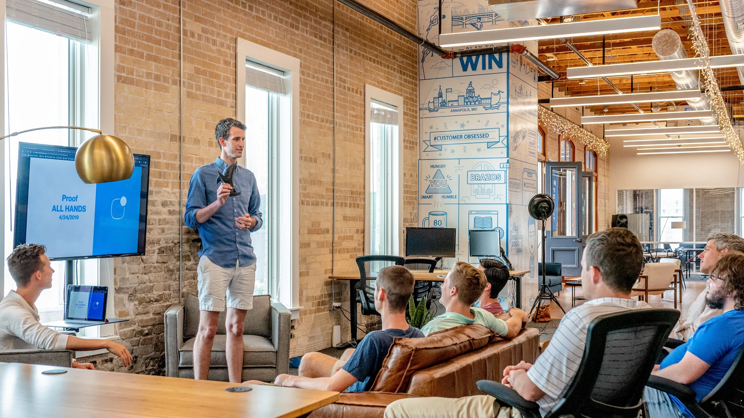 Proof Technologies Inc, East 6th Street, Austin, Texas, USA Published on May 1, 2019 NIKON CORPORATION, NIKON D750 Free to use under the Unsplash License Free to use license. Please attribute source back to "useproof.com"
