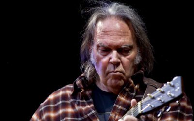 Neil Young in concert in Oslo, Norway in 2009. Date 11 June 2009 Source Per Ole Hagen Author Per Ole Hagen