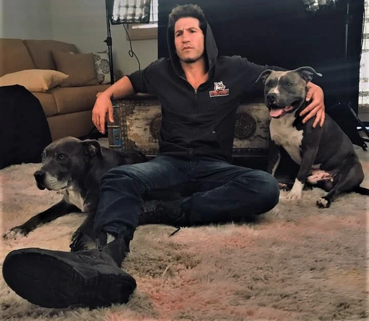 Jon-Bernthal-and-his-dogs