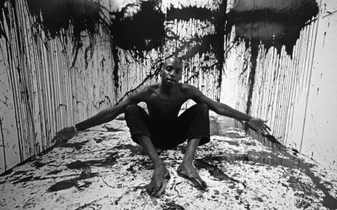 Blurry-Petite-Noir-1