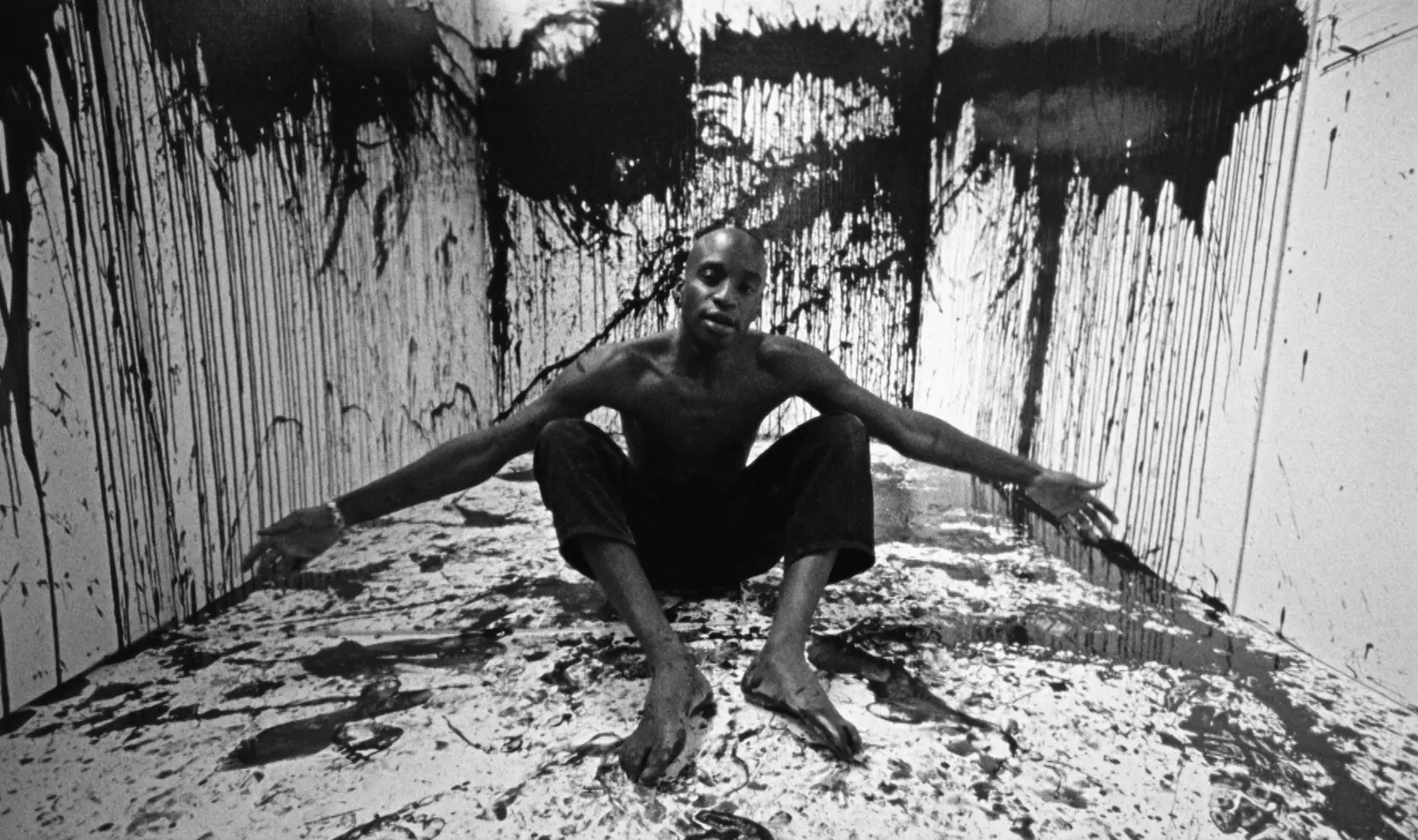 Blurry-Petite-Noir-1