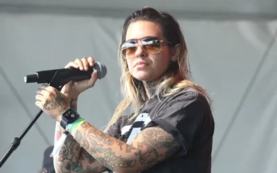 Morgan Wade The night comes in strong right now.