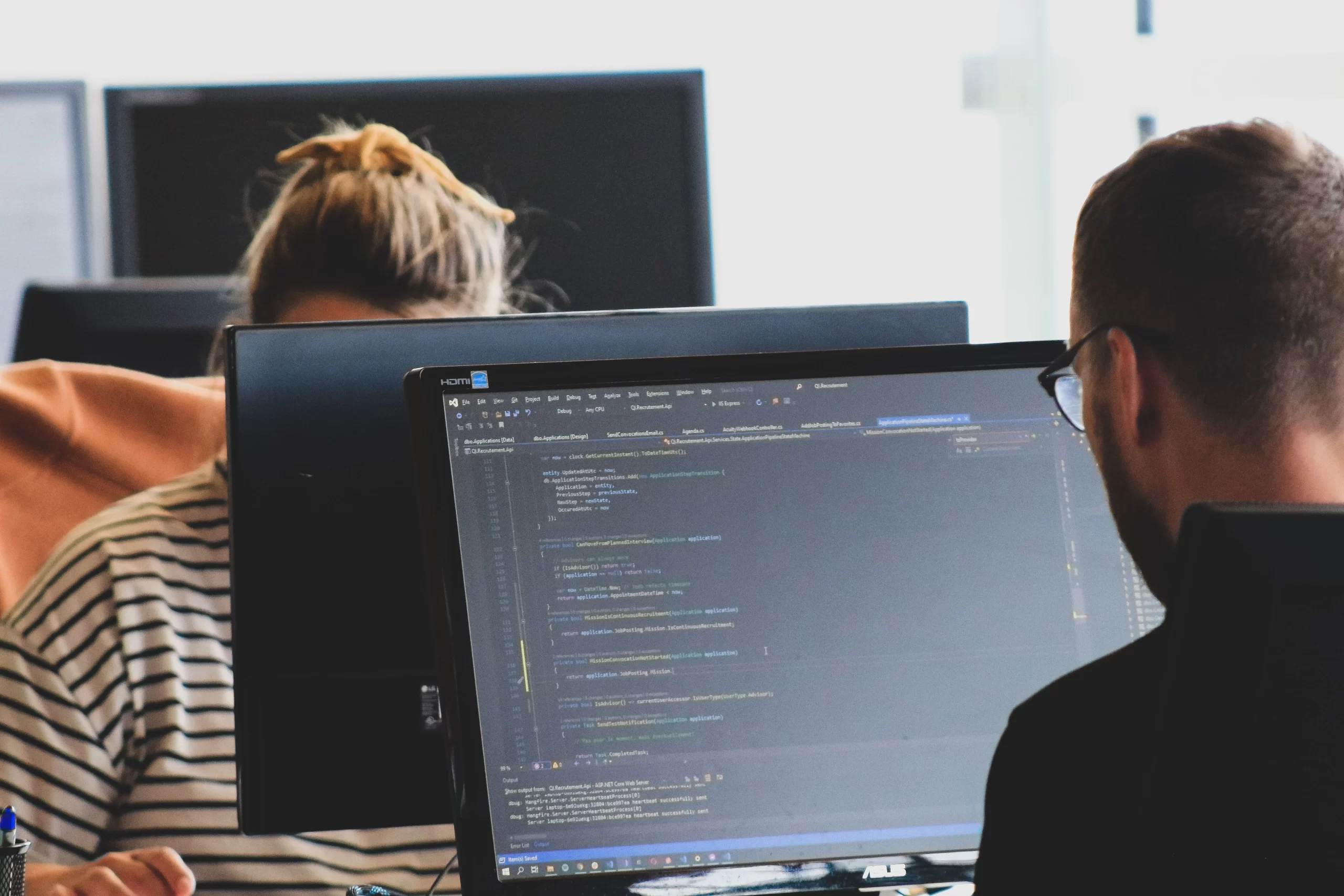 sigmund-Im_programmers working on longtables in a room-unsplash