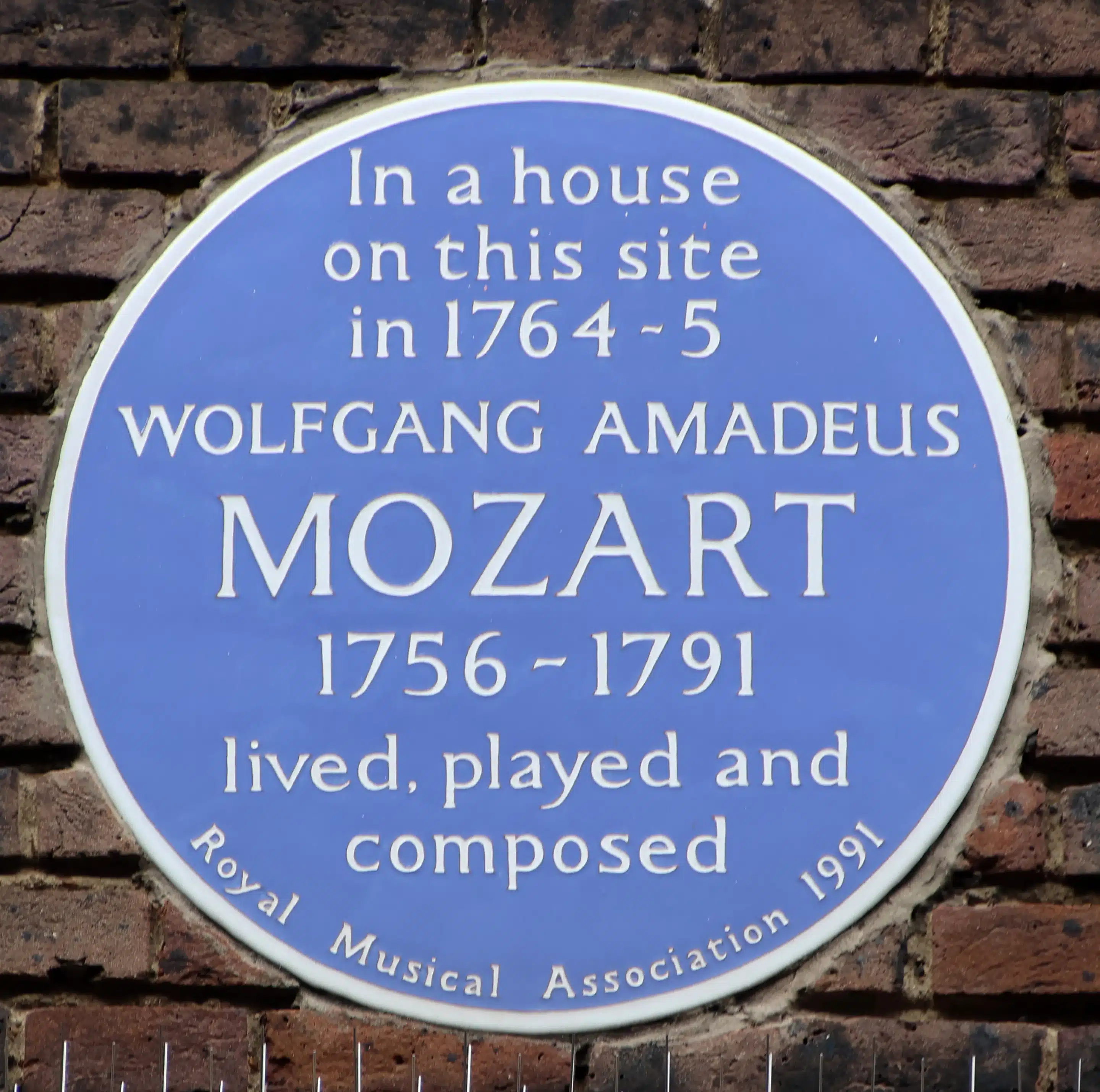 Wolfgang Amadeus Mozart - Blue Plaque Wolfgang Amadeus Mozart - Blue Plaque. Attribution 2.0 Generic CC BY 2.0 Deed