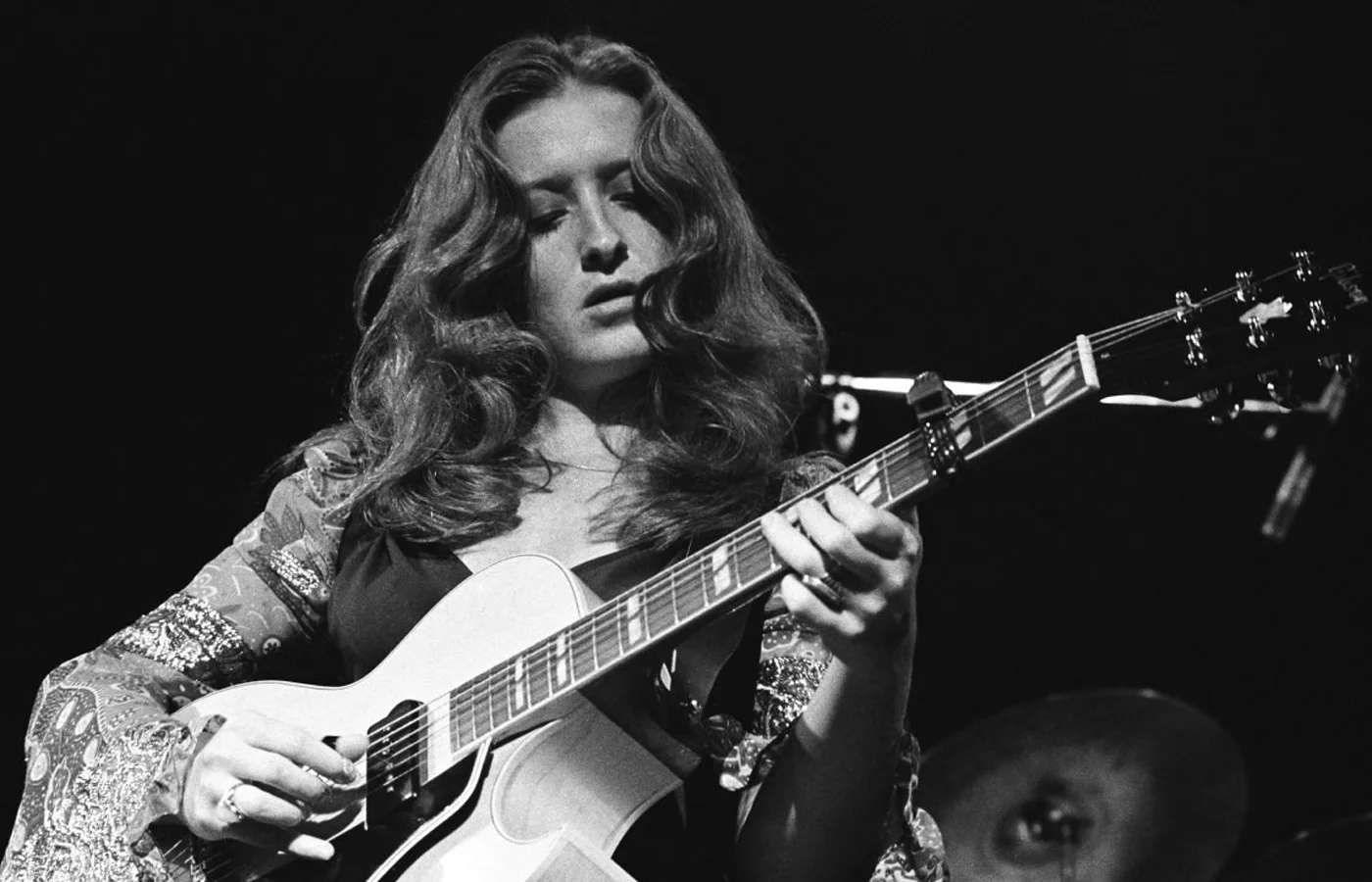 Bonnie Raitt performs live in 1977 in San Francisco ©Richard McCaffrey/Michael Ochs Archive/Getty Images Bonnie Raitt performs live in 1977 in San Francisco ©Richard McCaffrey/Michael Ochs Archive/Getty Images
