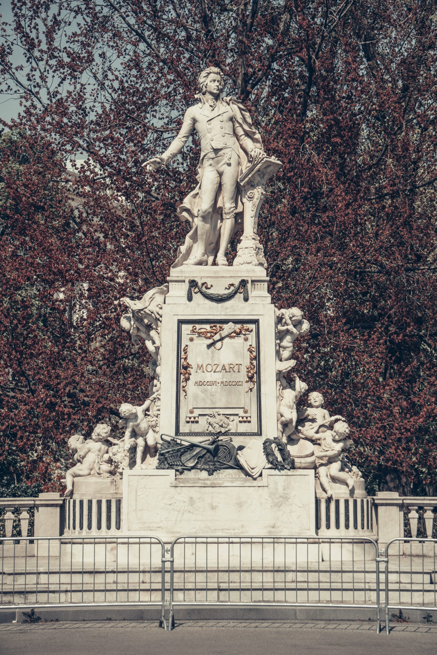 Hofburg, Vienna, Austria
Published on June 15, 2022
SONY, ILCE-6100
Free to use under the Unsplash License
