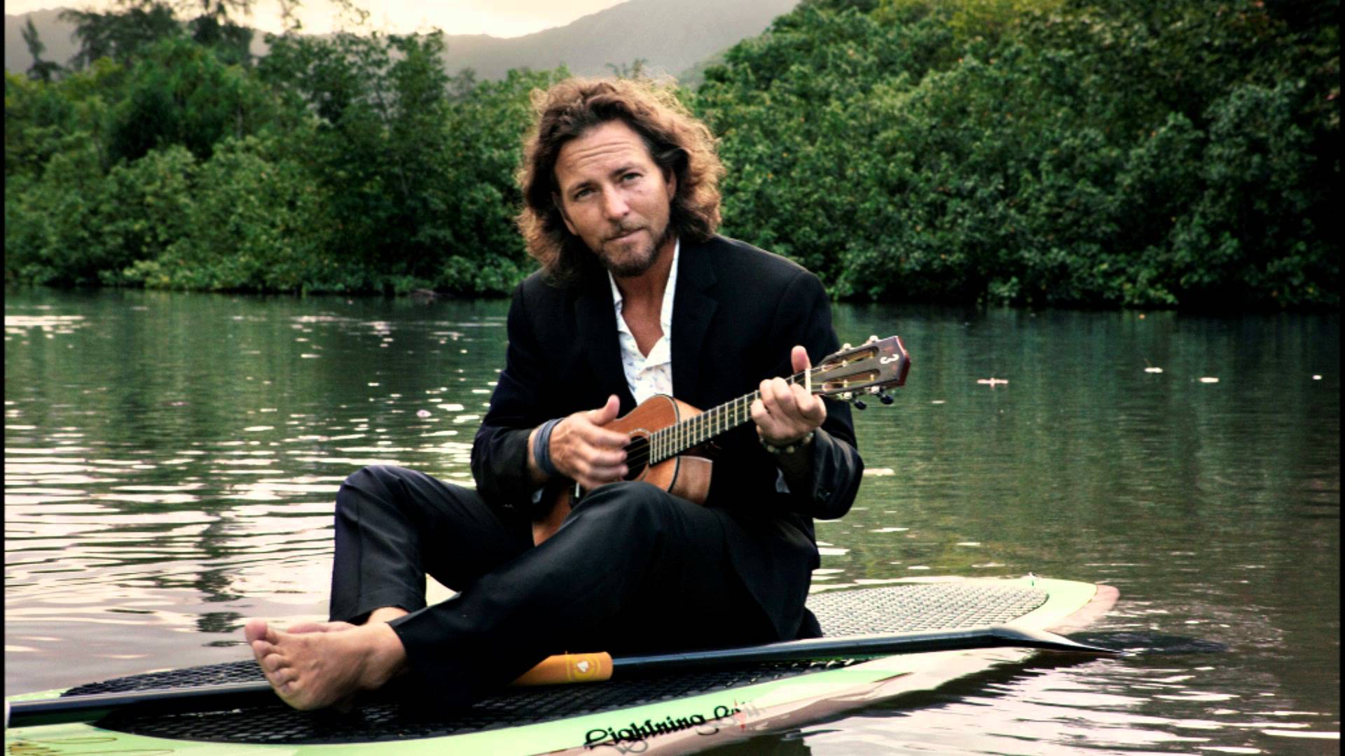 eddie-vedder-with-a-ukelele