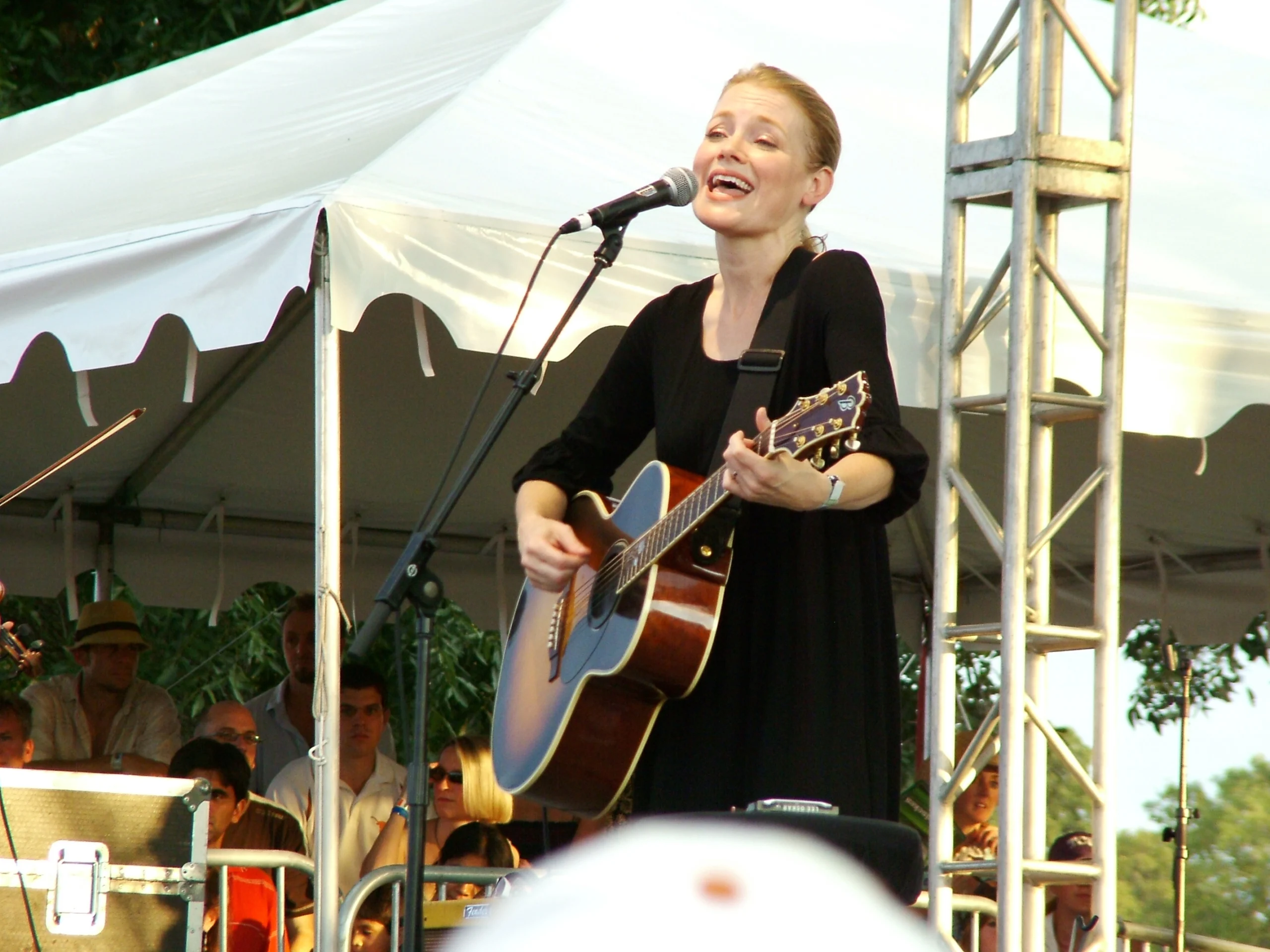Kelly Willis at ACL FestAttribution 2.0 Generic CC BY 2.0 Deed