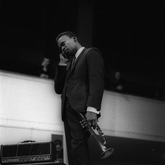 Reijo Koskinen / Lehtikuva
Description	
English: Photograph of the American trumpet player Miles Davis while performing in Helsinki, Messuhalli.
Date	Taken on 6 October 1964
Source	https://d3gg7gh6znnt6d.cloudfront.net/thumbnail/884348.jpg