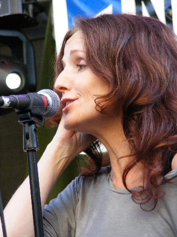 English: Patty Griffin at the New West Records party during SXSW (South by Southwest music festival in Austin, Texas) in 2010.
Date	18 March 2010, 16:37
Source	SXSW 2010 - Patty Griffin
Author	Ron Baker
