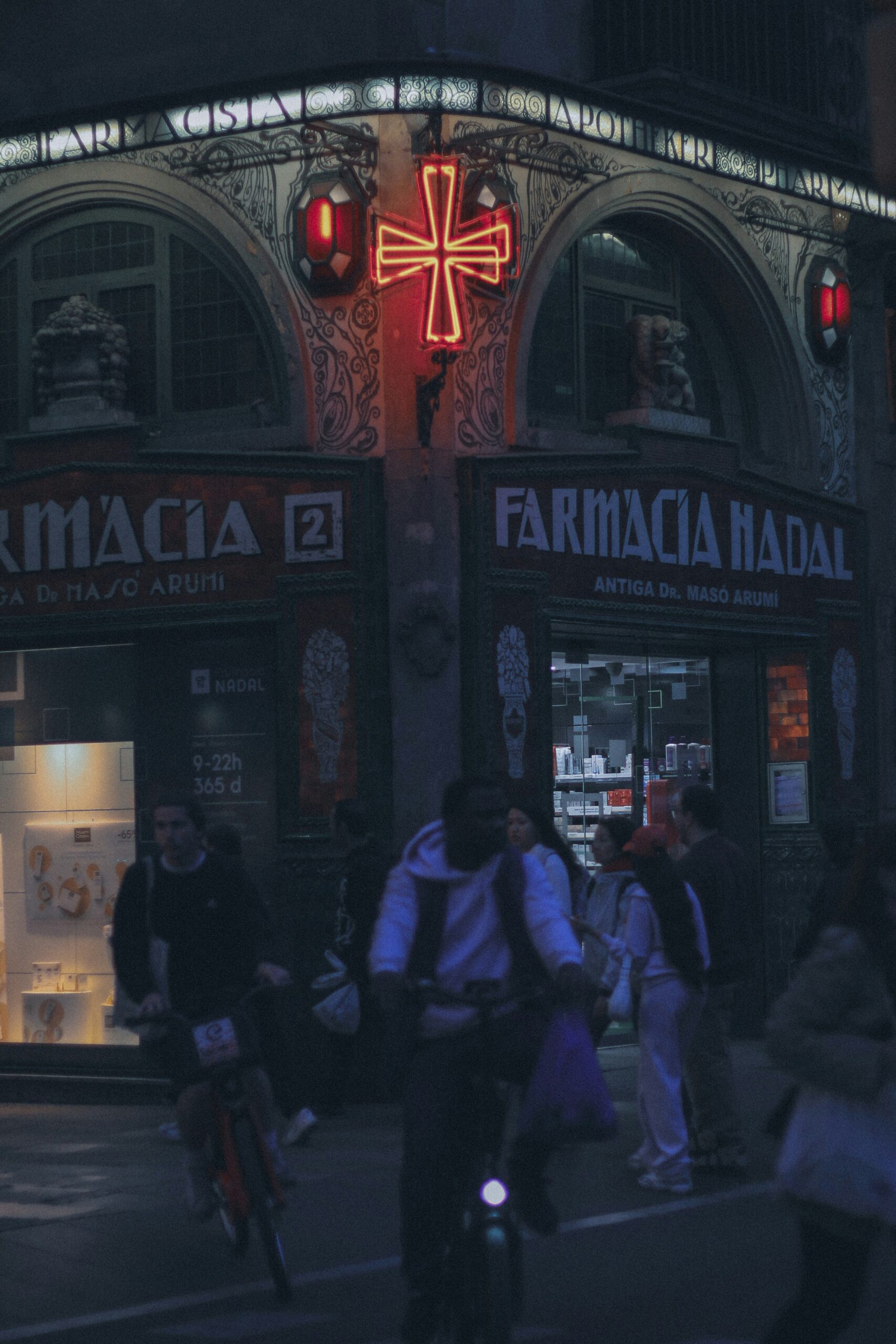 Barcelona, Barcelona, España<br />
Published on April 13, 2024<br />
Canon, EOS REBEL T4i<br />
Free to use under the Unsplash License