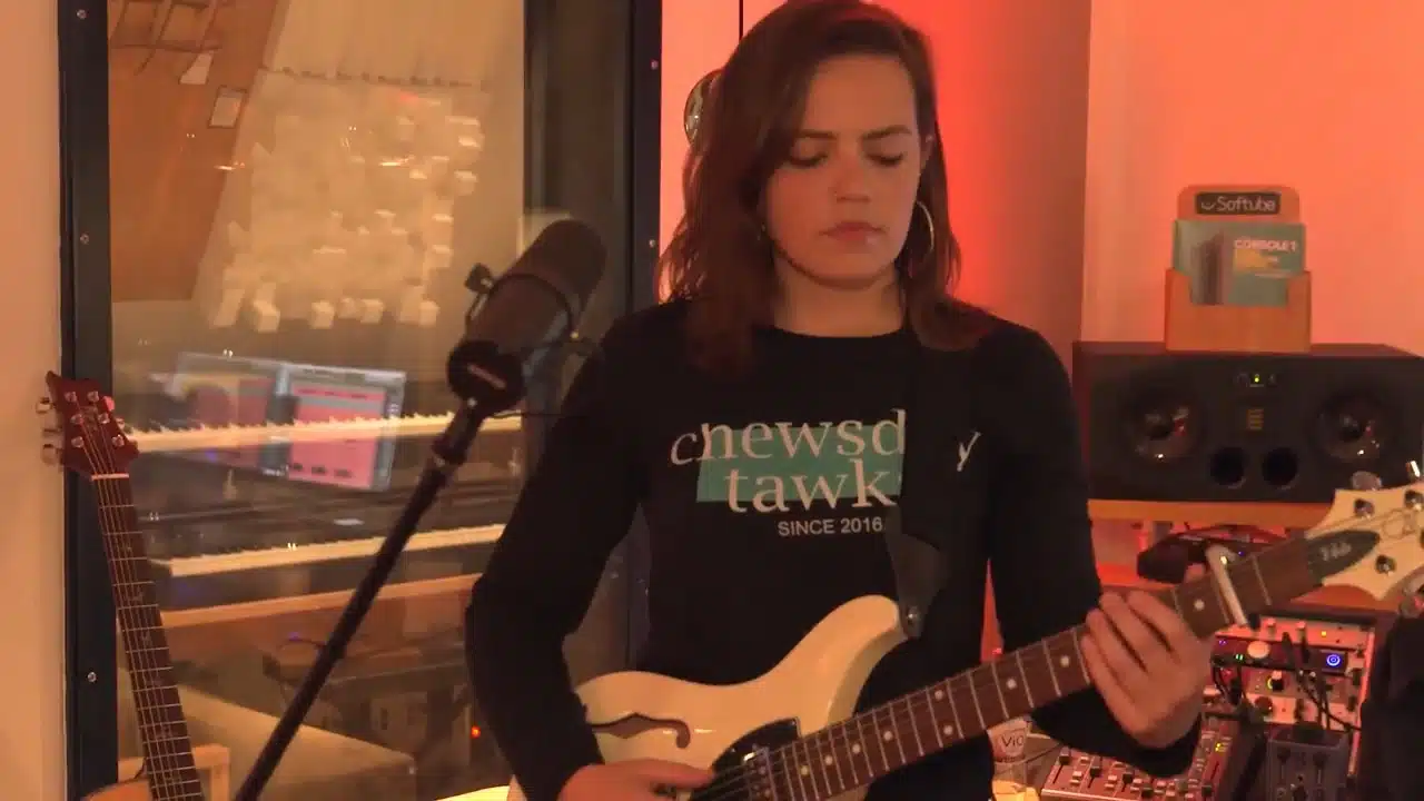 Mary Spender mentre suona un mix di Someone better Comes Along Date 14 November 2019 Source YouTube: https://www.youtube.com/watch?v=ORsmLOUcI54 – View/save archived versions on archive.org Author JP Ribeiro. This video, screenshot or audio excerpt was released under the Creative Commons license option on YouTube before August 2025. (YouTube changed the license version from CC BY 3.0 to 4.0 on August 1; this was not retroactive.) For videos uploaded or licensed after July 2025 use {{YouTube CC-BY 4.0}}