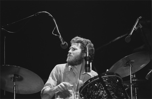 n<br />
English: The Band at the Santa Cruz Civic Auditorium 1976<br />
Date 10 December 2006, 12:51:33<br />
Source originally posted to Flickr as Levon Helm<br />
Author David This image, which was originally posted to Flickr, was uploaded to Commons using Flickr upload bot on 6 June 2009, 01:03 by Leahtwosaints. On that date, it was confirmed to be licensed under the terms of the license indicated.
