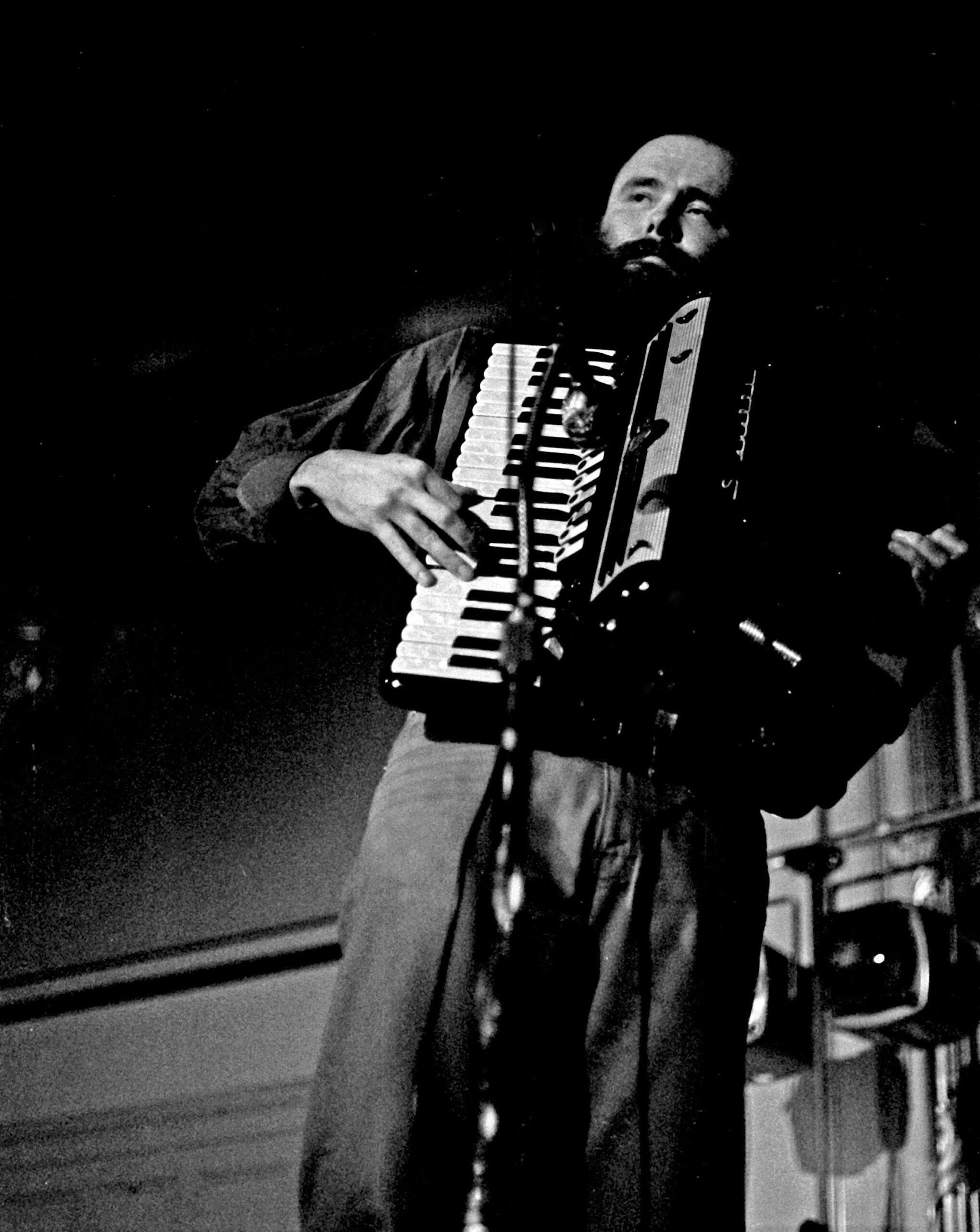 tion	
English: Garth Hudson performing with The Band. Hamburg, May 1971.
Date	28 February 2010, 22:34:23
Source	originally posted to Flickr as The Band 2005710053
Author	Heinrich Klaffs. This file is licensed under the Creative Commons Attribution-Share Alike 2.0 Generic license