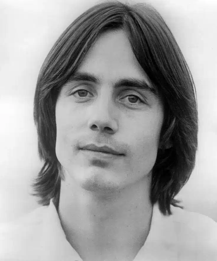 Publicity photo of musician Jackson Browne. Date 23 January 1977 Source eBay item photo front photo back Author The Blue Peacock Company (management)/Asylum Records Permission (Reusing this file) There are no copyright markings as can be seen in the links above.