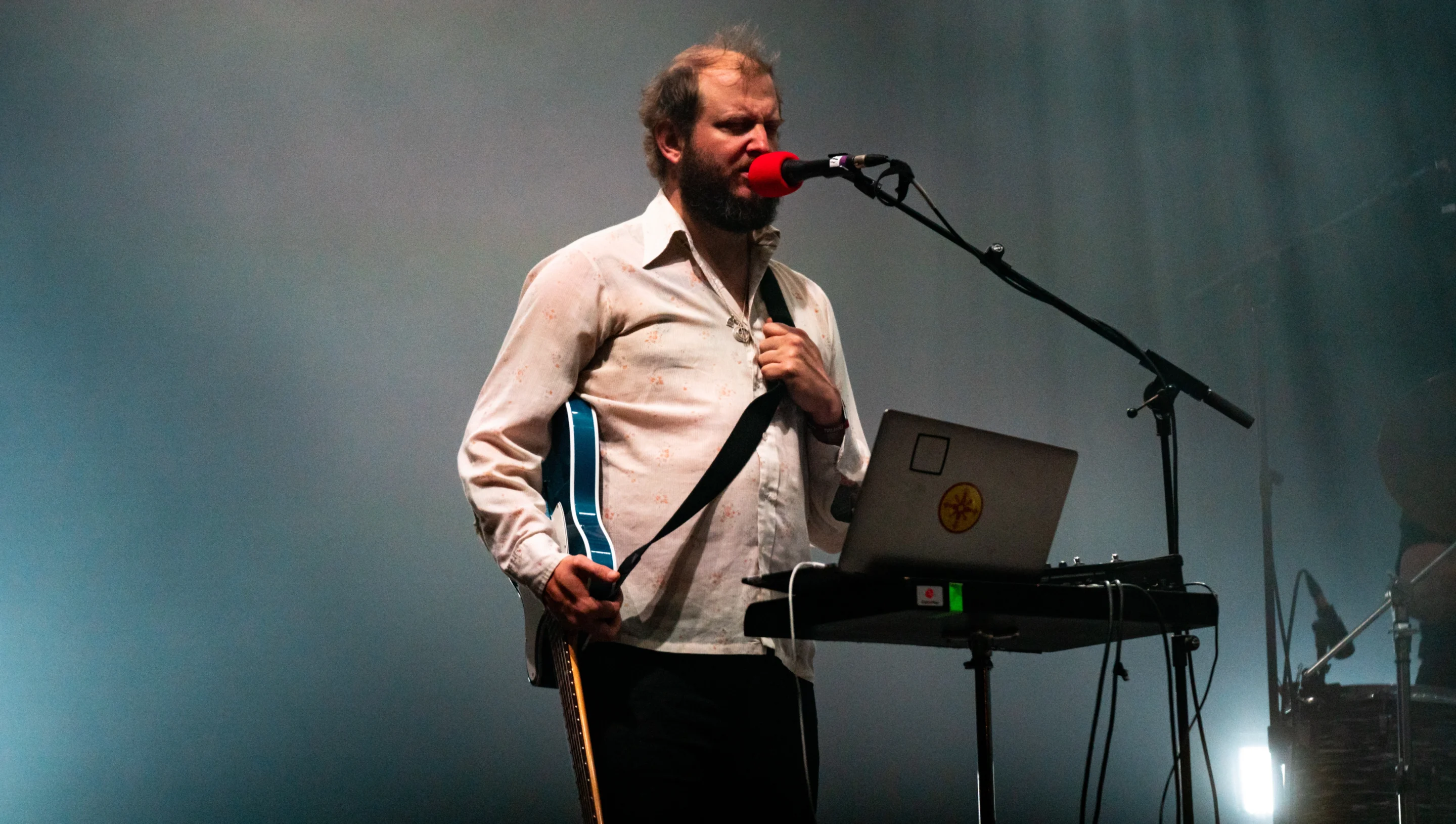 Justin Vernon at Mike Bon Iver Primavera19_-5_(48986310977) Justin Vernon at the Primavera Sound 2019. 29 May 2019, 20:06 Source Primavera19_-5 Author Raph_PH. This file is licensed under the Creative Commons Attribution 2.0 Generic license. You are free: to share – to copy, distribute and transmit the work to remix – to adapt the work Under the following conditions: attribution – You must give appropriate credit, provide a link to the license, and indicate if changes were made. You may do so in any reasonable manner, but not in any way that suggests the licensor endorses you or your use.