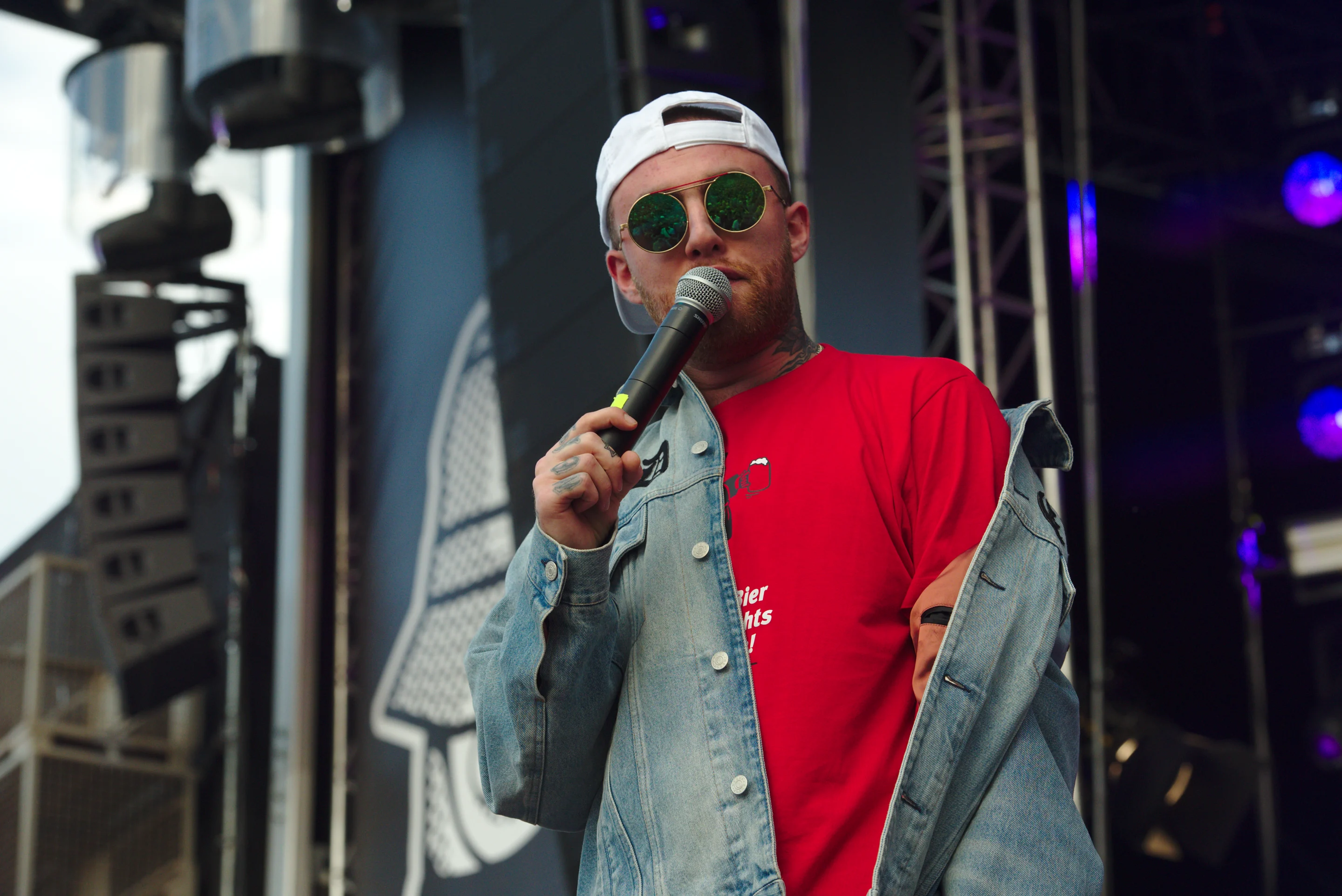 Mac Miller – splash! Festival 2017 Date 7 July 2017, 19:42 Source Own work Author Nicolas Völcker. This file is licensed under the Creative Commons Attribution-Share Alike 4.0 International license. You are free: to share – to copy, distribute and transmit the work to remix – to adapt the work Under the following conditions: attribution – You must give appropriate credit, provide a link to the license, and indicate if changes were made. You may do so in any reasonable manner, but not in any way that suggests the licensor endorses you or your use. share alike – If you remix, transform, or build upon the material, you must distribute your contributions under the same or compatible license as the original.