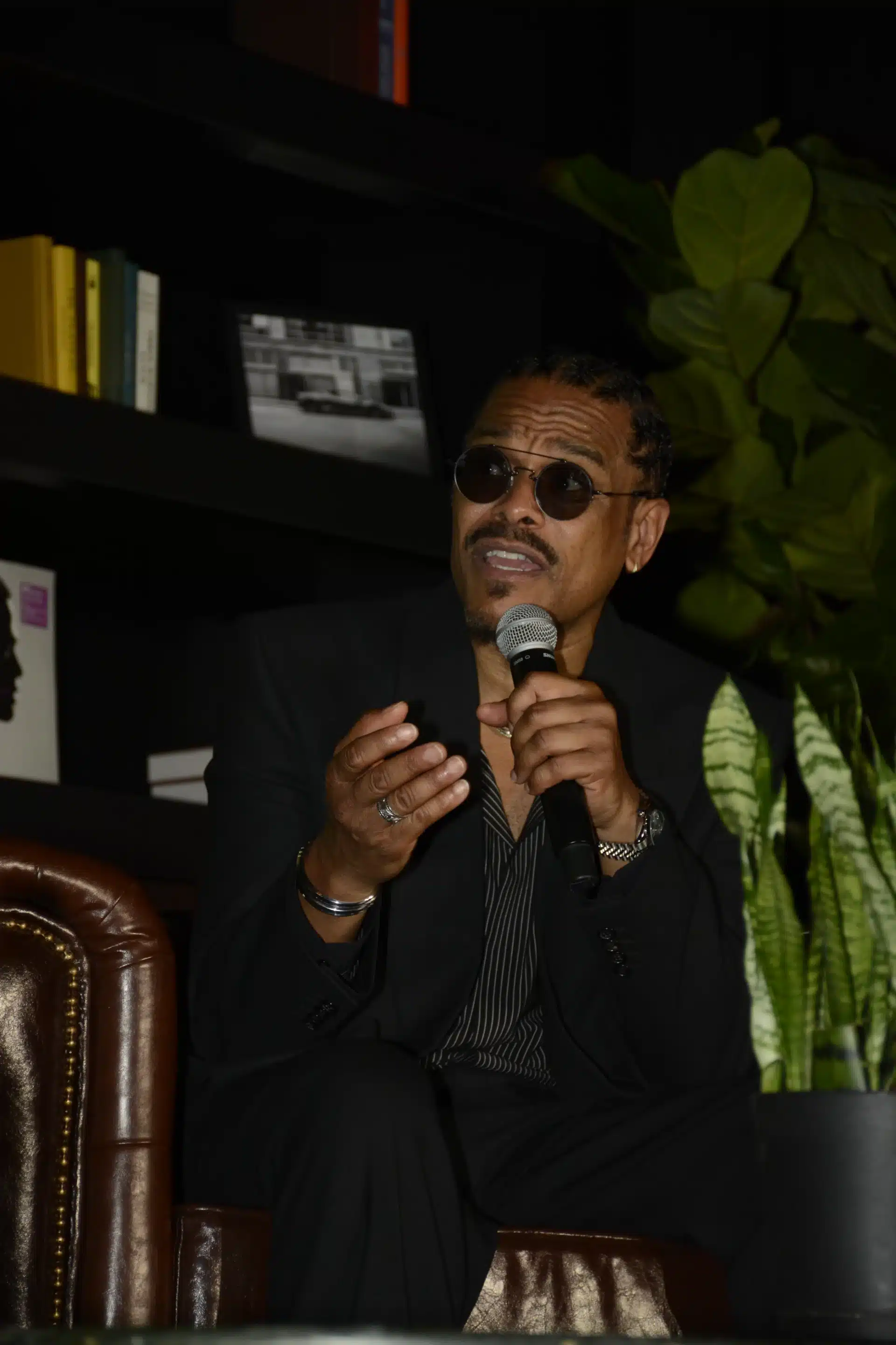 English: Maxwell at Essence Festival of Culture 2025 Photo taken by Gabriel Brooks Date 4 July 2025, 13:53:24 Source Own work Author Gabriel Brooks. This photo was taken during Essence Festival 2025 as part of the WikiPortraits initiative. In collaboration with AfroCROWD. All photos from this event » This file is licensed under the Creative Commons Attribution-Share Alike 4.0 International license. English: Maxwell at Essence Festival of Culture 2025 Photo taken by Gabriel Brooks Date 4 July 2025, 13:53:24 Source Own work Author Gabriel Brooks. This photo was taken during Essence Festival 2025 as part of the WikiPortraits initiative. In collaboration with AfroCROWD. All photos from this event » This file is licensed under the Creative Commons Attribution-Share Alike 4.0 International license.