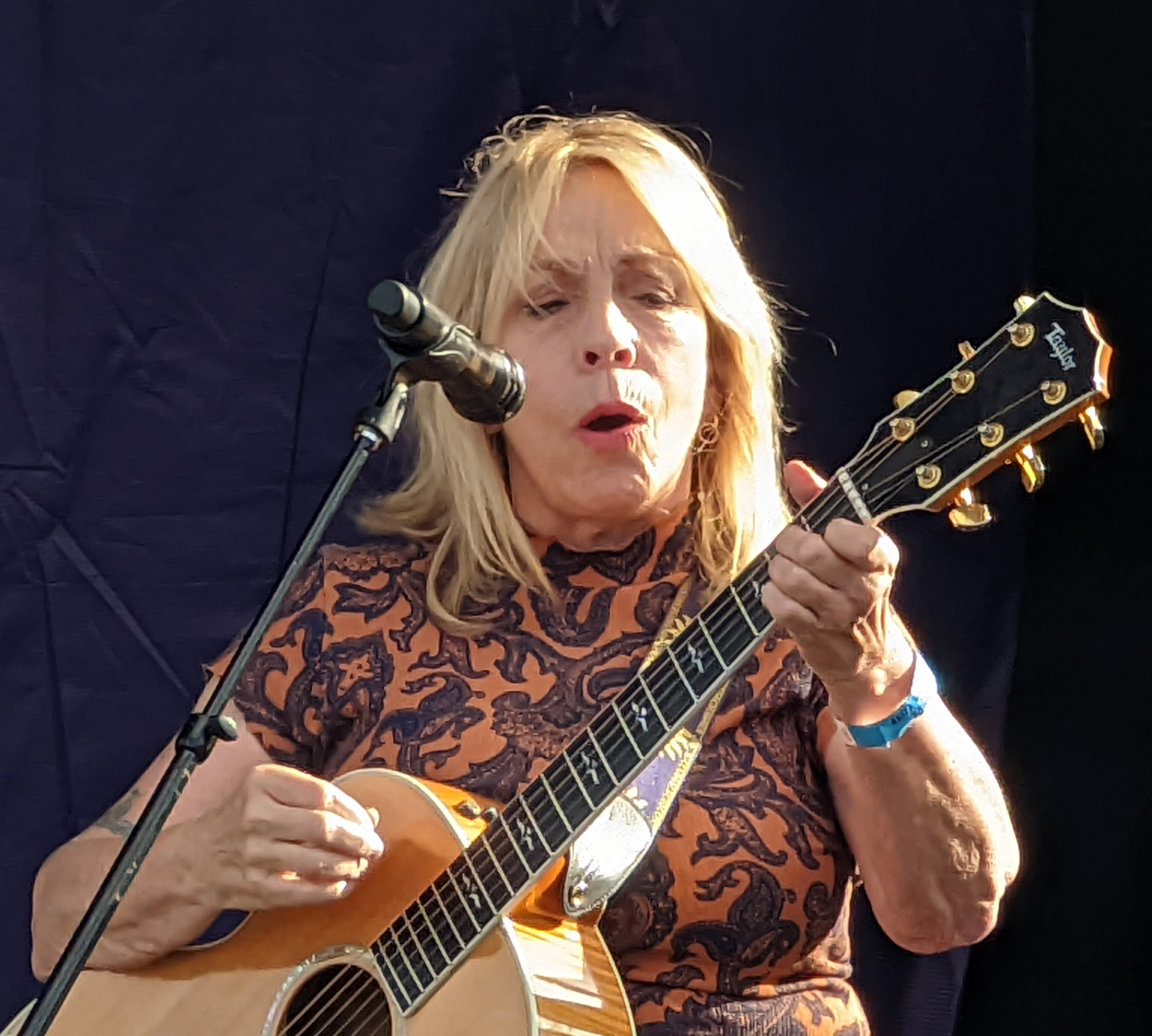 ickie Lee Jones at French Quarter Festival 2022 Rickie Lee Jones at French Quarter Festival 2022 Date 22 April 2022, 17:23:28 Source https://www.flickr.com/photos/aforum/52023658074/ Author Carnaval.com Studios. Attribution 2.0 Generic CC BY 2.0 Deed